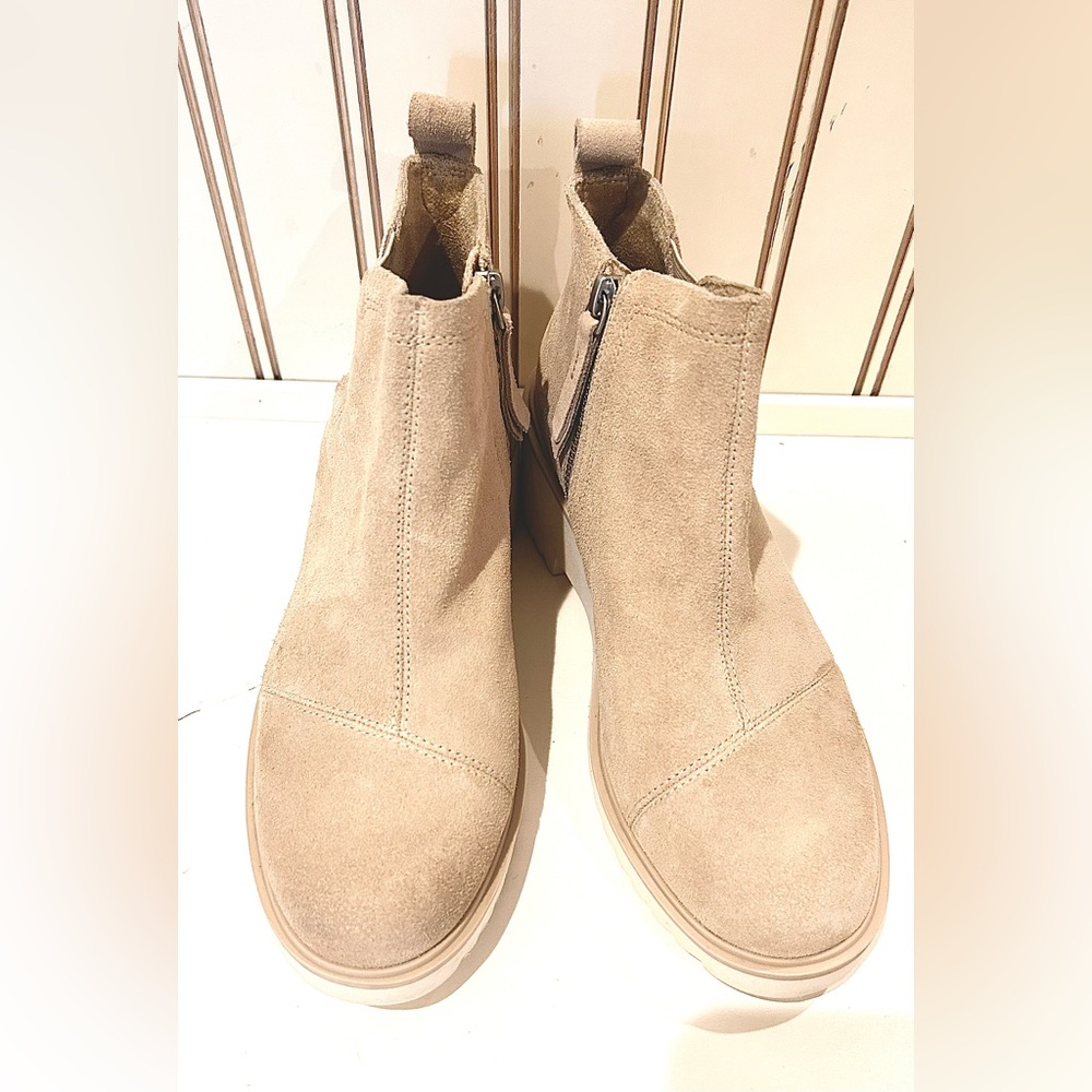 TOMS WOMEN'S MAUDE SUEDE WEDGE BOOTIES Size 8 Excellent condition